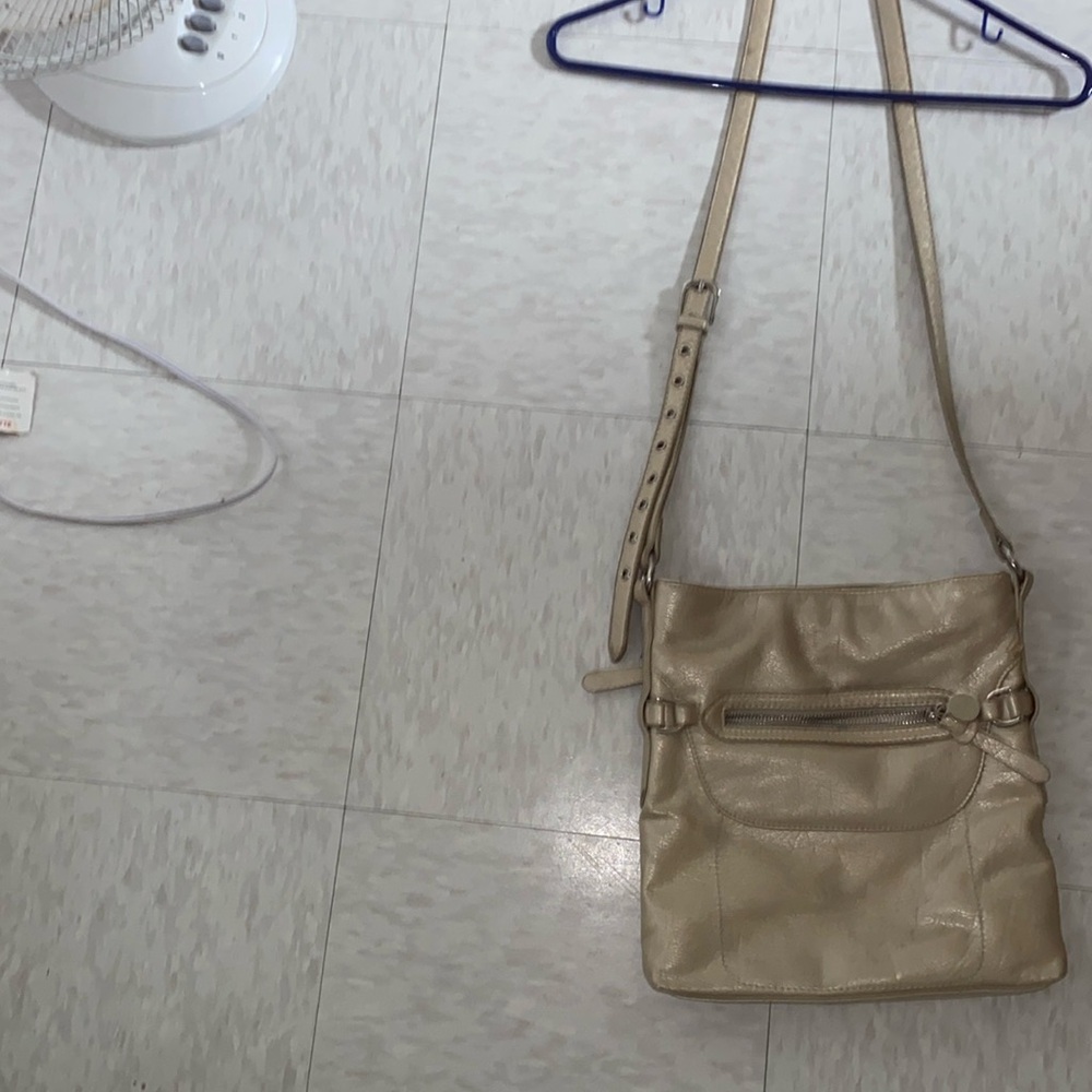 VINTAGE KGB COMPANY BEIGE CROSSBODY EYELET STRAP METALLIC ADJUSTABLE LEATHER BAG